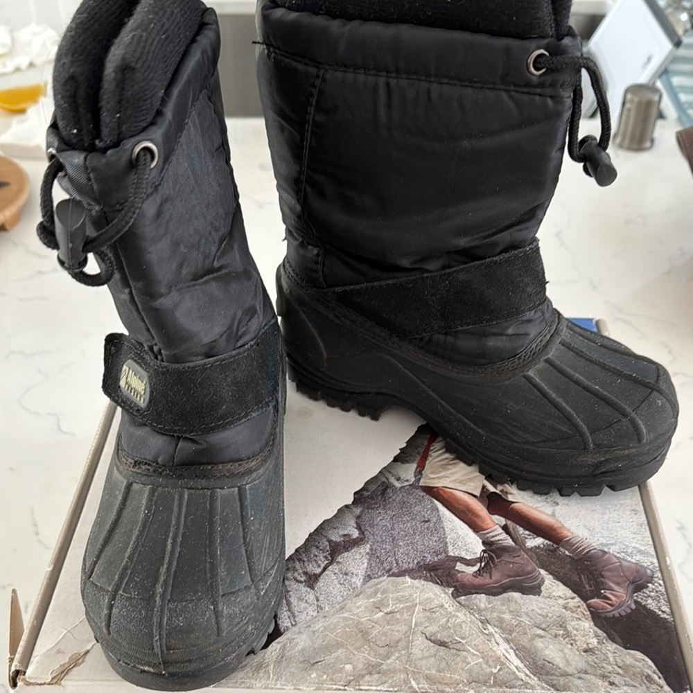 Alpine Design Kids Black Boots